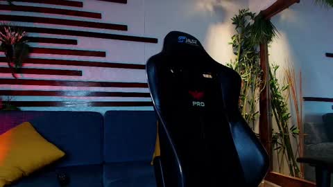     online show from October 21, 6:40 am