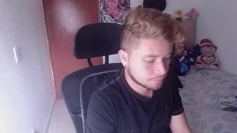 JOHAN independient model online show from December 4, 3:55 pm