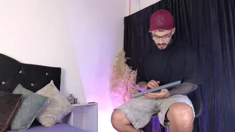 John  online show from October 24, 11:33 am