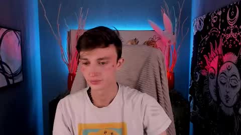 Snapshot of john_weasley chatting on February 17, 11:54 pm John online show from February 17, 11:54 pm