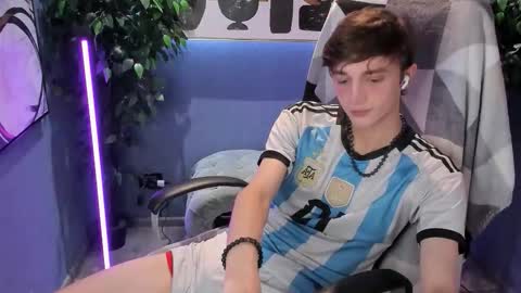 Snapshot of john_weasley chatting on September 20, 9:29 pm John online show from September 20, 9:29 pm