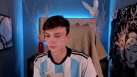 Snapshot of john_weasley chatting on February 18, 8:58 pm John online show from February 18, 8:58 pm