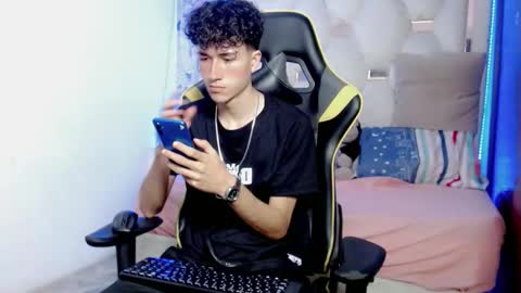 johnny_cagee online show from December 18, 3:24 am