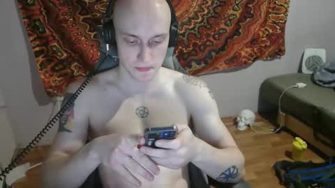 Johnny online show from November 18, 4:32 pm