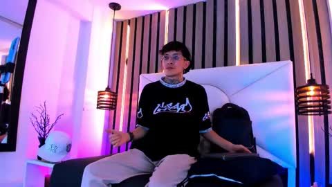 johnsonisaac94  online show from September 24, 12:28 am