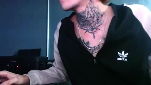 johnsonisaac94  online show from December 12, 4:26 am