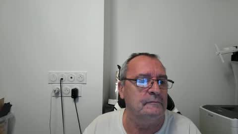 jojo04800 online show from December 5, 11:12 pm