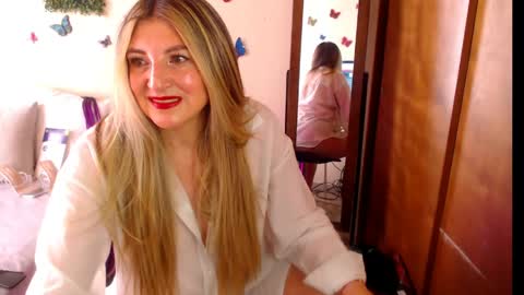Jolie Mature online show from June 3, 9:09 pm