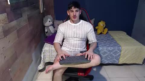 jonathancast08 online show from February 2, 11:56 pm