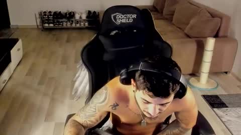 jonnyporn1 online show from December 16, 9:21 pm