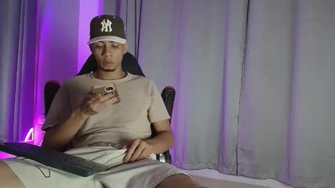 Snapshot of jordan_and_dustin chatting on October 1, 6:01 am jordan_and_dustin online show from October 1, 6:01 am