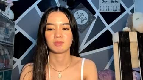 Violet online show from May 5, 3:40 pm