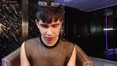 joshua_saenz_ online show from April 29, 2:16 am