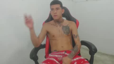 josue_linares online show from October 28, 6:20 pm