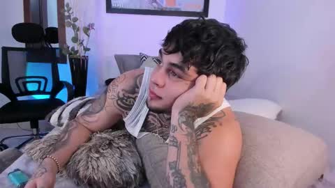 juan_alvarez18 online show from October 1, 1:27 am