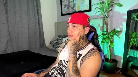 juan_alvarez18 online show from February 18, 6:13 am