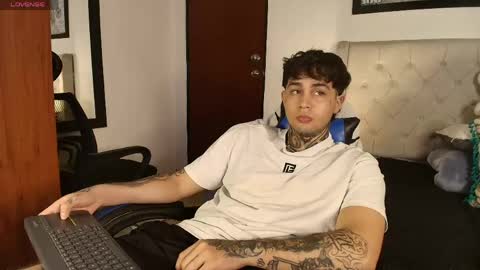 juan_alvarez18 online show from June 3, 5:54 am