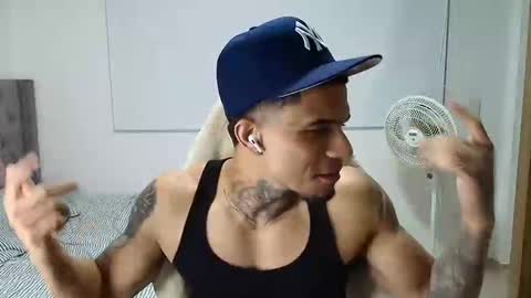 juan_gomez_1 online show from January 8, 1:33 am