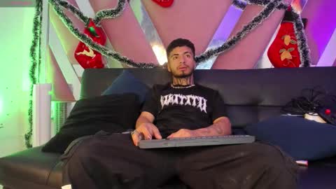 juancamilo66_ online show from November 18, 2:47 am