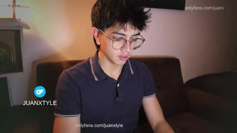 Snapshot of juancamroom chatting on October 23, 3:30 am . online show from October 23, 3:30 am