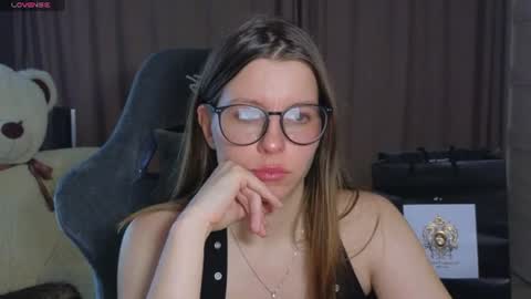 laura online show from July 7, 12:42 pm