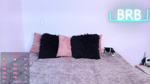 Jules and Gia online show from May 17, 11:25 pm