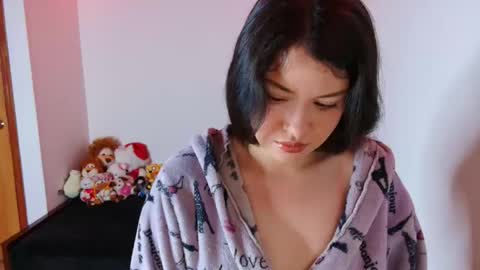 Juliana online show from November 5, 12:01 am