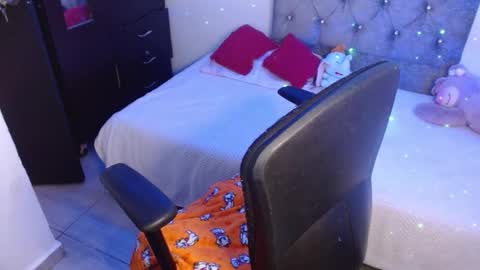 Snapshot of juli_69 chatting on March 6, 8:48 pm  Juliana Torres  online show from March 6, 8:48 pm