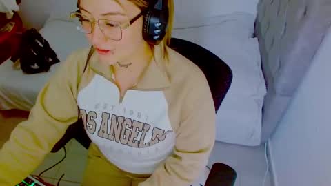 Snapshot of juli_69 chatting on September 16, 6:33 pm  Juliana Torres  online show from September 16, 6:33 pm