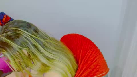 Snapshot of juli_69 chatting on October 12, 10:55 pm  Juliana Torres  online show from October 12, 10:55 pm