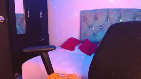 Snapshot of juli_69 chatting on March 7, 7:49 pm  Juliana Torres  online show from March 7, 7:49 pm