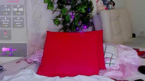 juli_castillo1 online show from May 6, 9:10 pm