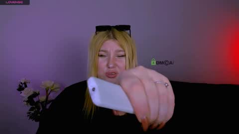 juli kisss online show from June 10, 10:25 am