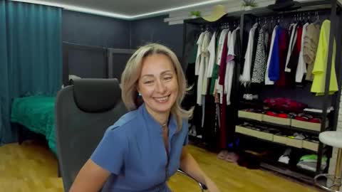 julia__cherry_ online show from November 25, 5:12 pm