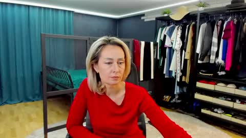 julia__cherry_ online show from May 12, 12:25 pm