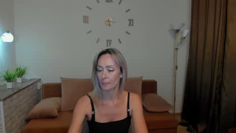 julia__cherry_ online show from February 5, 3:31 pm