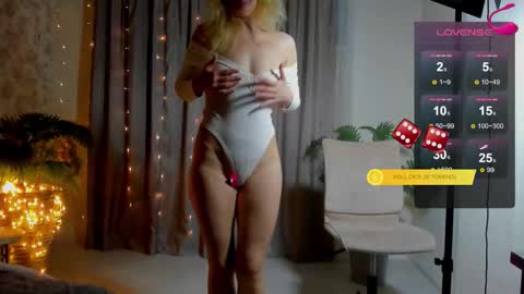 julia_giulia online show from January 7, 7:52 pm