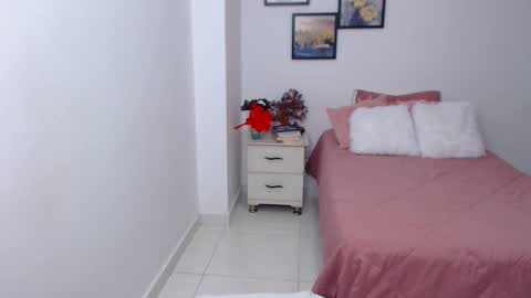 julia online show from February 19, 6:45 am