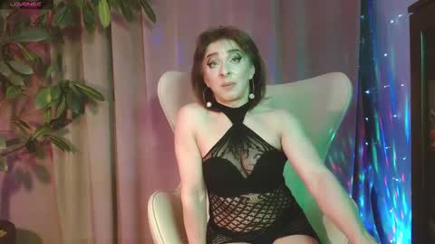 Snapshot of julia_renard chatting on October 11, 6:11 pm Julia online show from October 11, 6:11 pm