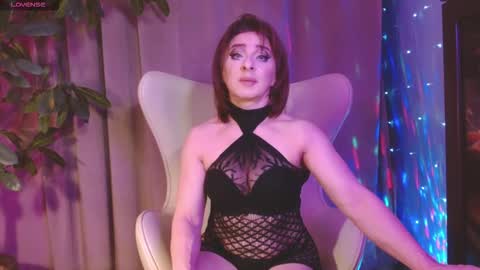 Snapshot of julia_renard chatting on October 18, 8:57 pm Julia online show from October 18, 8:57 pm