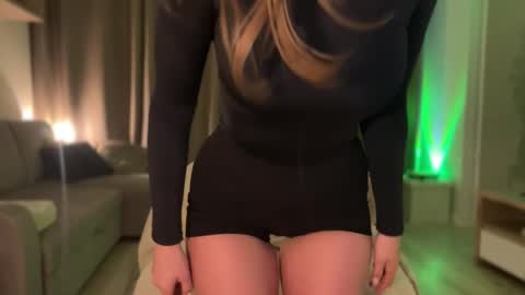 Julia R Le online show from February 10, 9:51 pm