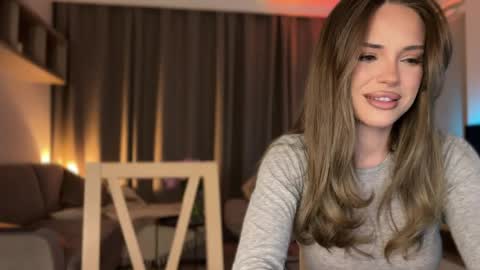 Julia R Le online show from May 14, 7:23 pm