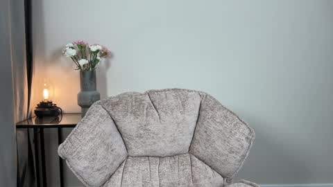 Julia R Le online show from December 2, 8:28 pm