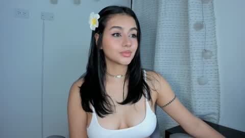 julia_strauns online show from January 29, 5:51 am