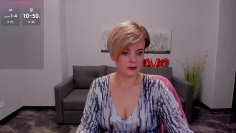 Snapshot of julia_wilsons chatting on February 17, 12:49 pm Julia online show from February 17, 12:49 pm