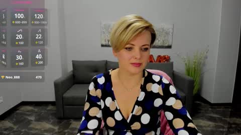 Snapshot of julia_wilsons chatting on February 18, 4:03 pm Julia online show from February 18, 4:03 pm