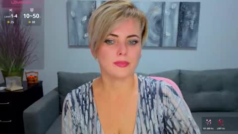 Snapshot of julia_wilsons chatting on October 31, 12:38 pm Julia online show from October 31, 12:38 pm