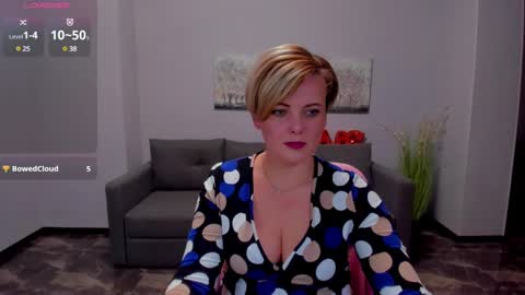 Snapshot of julia_wilsons chatting on February 19, 1:28 pm Julia online show from February 19, 1:28 pm