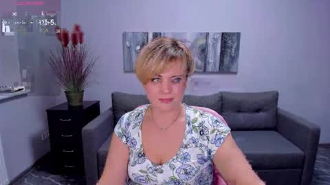 Snapshot of julia_wilsons chatting on February 28, 1:47 pm Julia online show from February 28, 1:47 pm