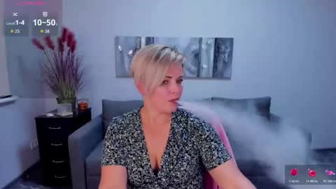 Snapshot of julia_wilsons chatting on October 21, 12:10 pm Julia online show from October 21, 12:10 pm